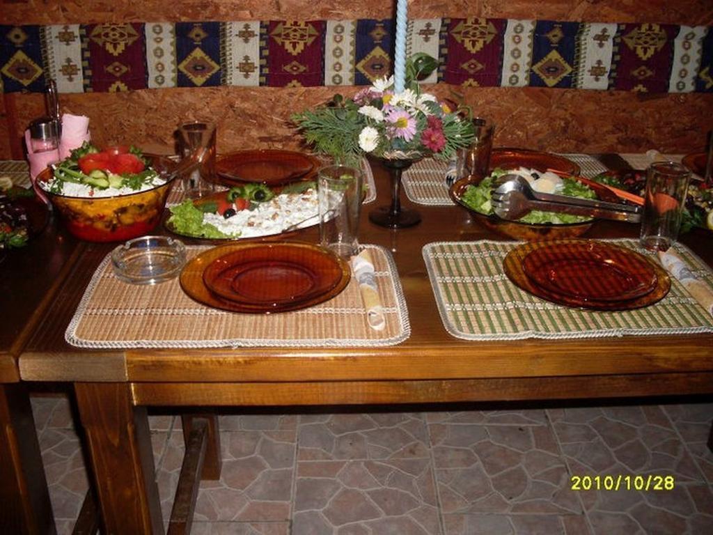 Veselata Guest House Dolna Banya Exterior photo